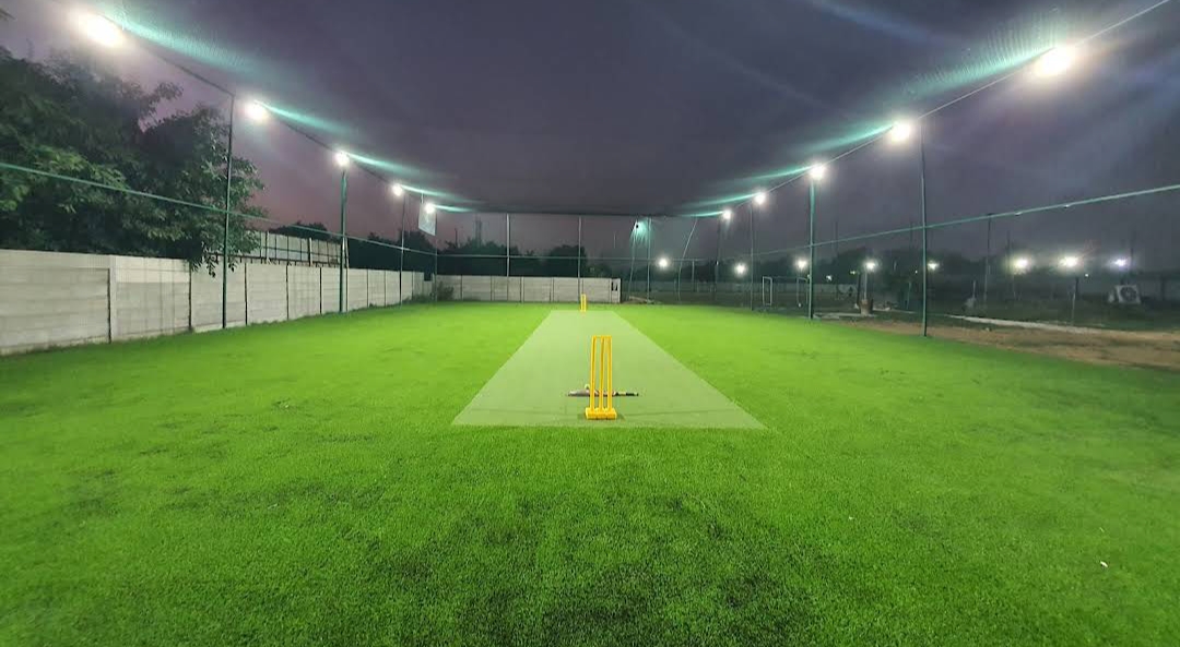 Challengers Dugout box cricket